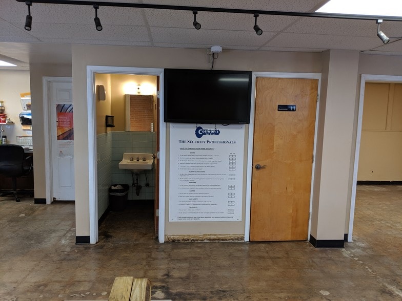 More Photos Of 2908 N Interstate 35, Austin Storefront Retail Office For Lease