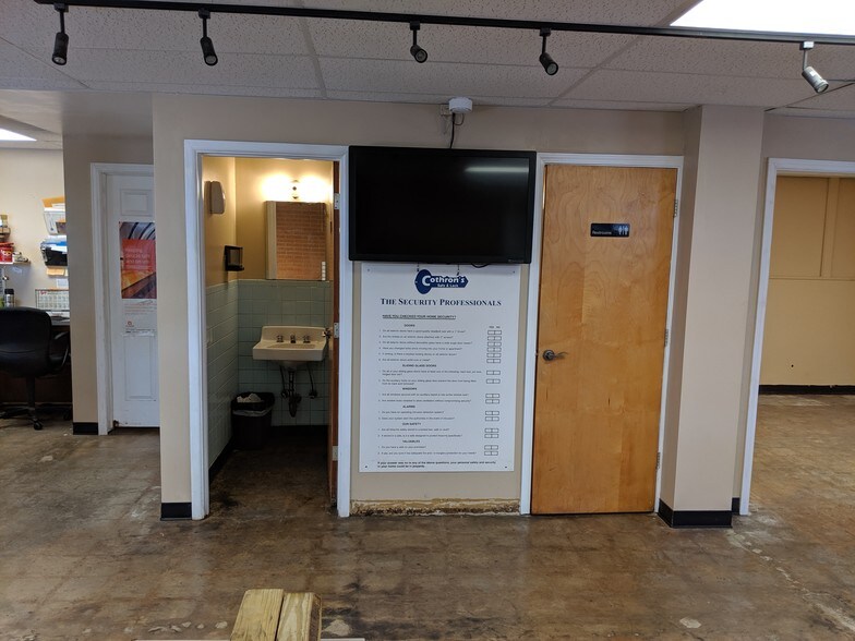 More Photos Of 2908 N Interstate 35, Austin Storefront Retail Office For Lease