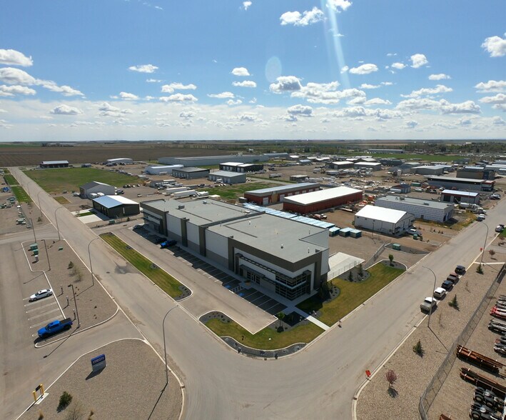 More Photos Of 1027 11 Ave, Coaldale Warehouse For Lease