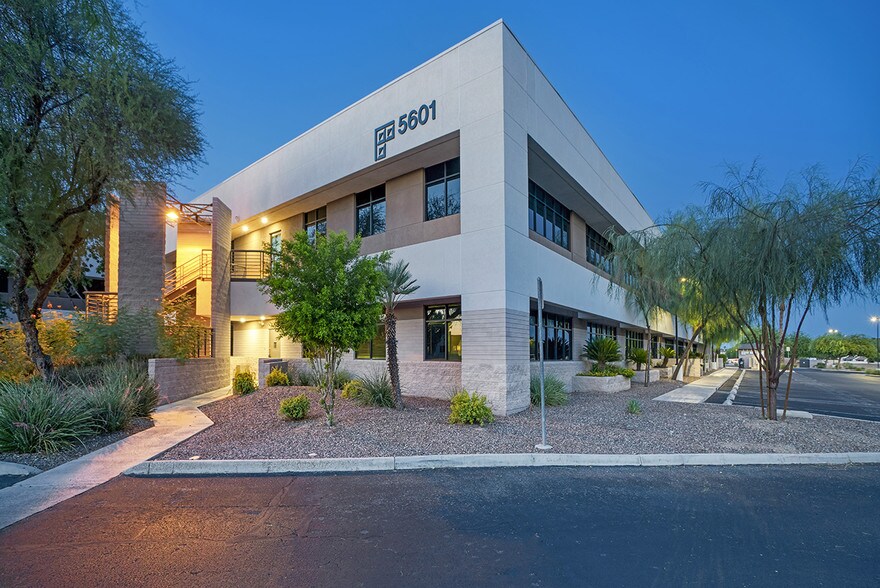 More Photos Of 5605 W Eugie Ave, Glendale Medical For Lease