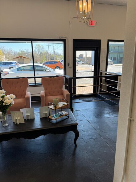 More Photos Of 401 N Muskogee Ave, Tahlequah General Retail For Lease