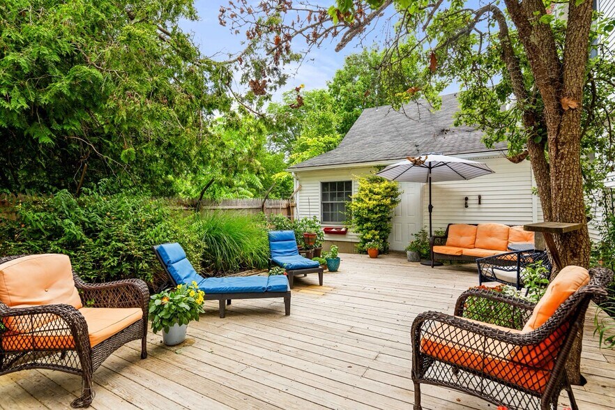 More Photos Of 68 Elm St, Camden Hotel For Sale