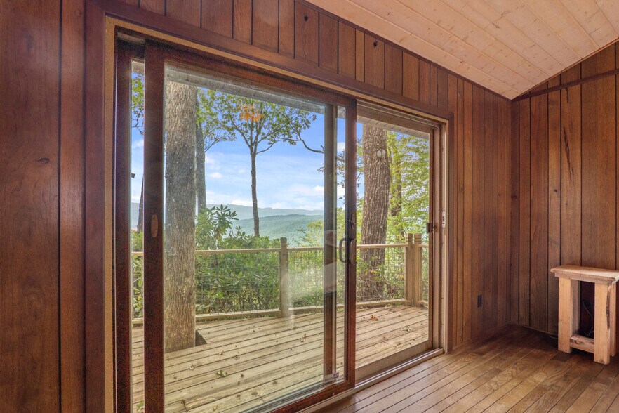 More Photos Of 243 Ridgeline Dr, Brevard Specialty For Sale