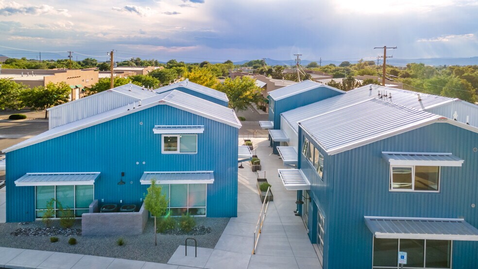 More Photos Of 1189 Parkway Dr, Santa Fe Showroom For Sale