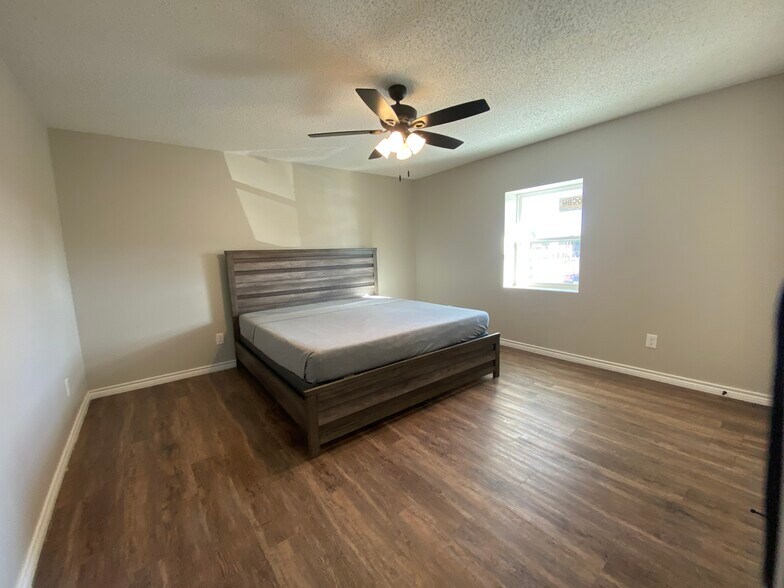 More Photos Of 1173 N Main St, Vidor Office For Lease