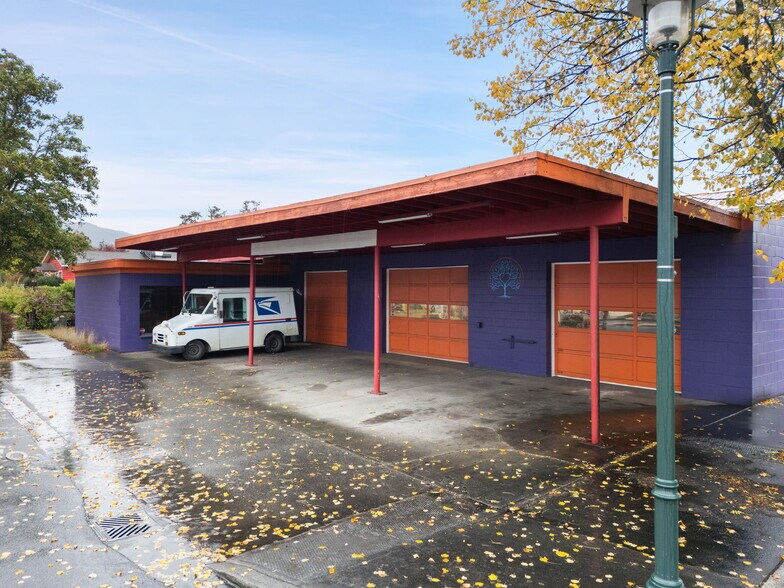 More Photos Of 209 S Sequim Ave, Sequim General Retail For Lease