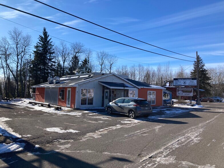 More Photos Of 1012 Main St, Beaver Bay Bar For Sale