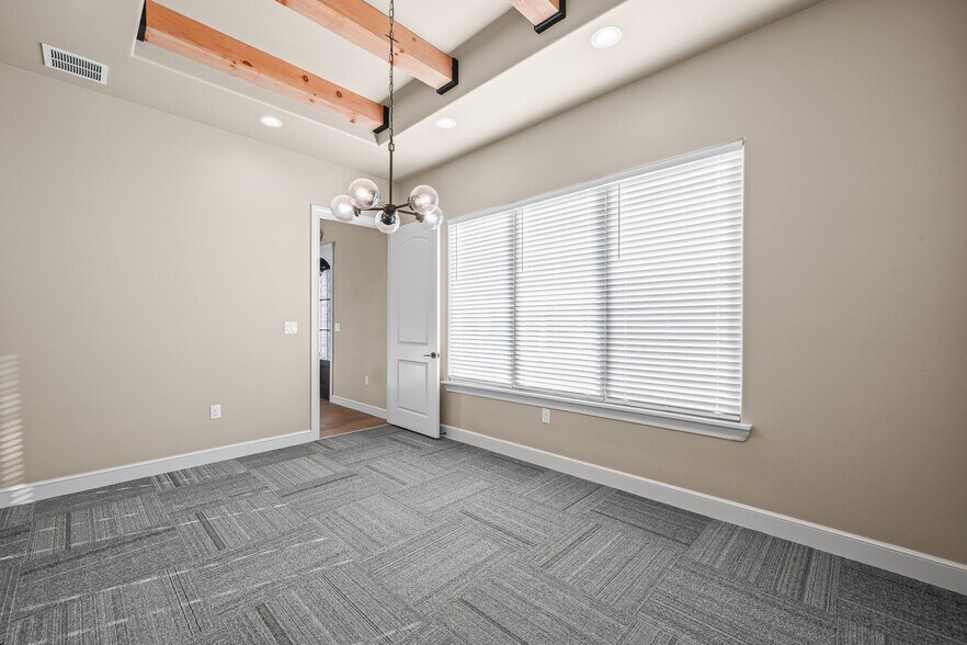 More Photos Of 206 Slide Rd, Lubbock Office For Lease