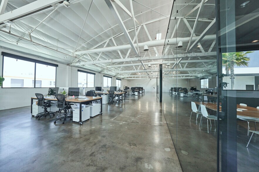 More Photos Of 5431 W 104th St, Los Angeles Flex For Lease