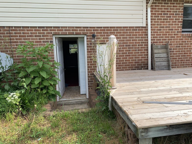 More Photos Of 5405 Village Ct, Adamstown Specialty For Sale