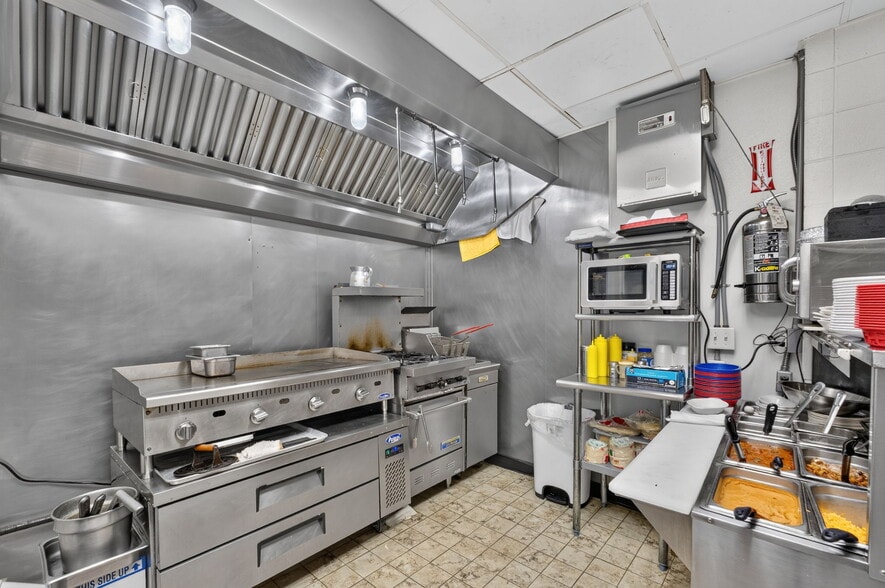 More Photos Of 1938 S Glenstone Ave, Springfield General Retail For Sale