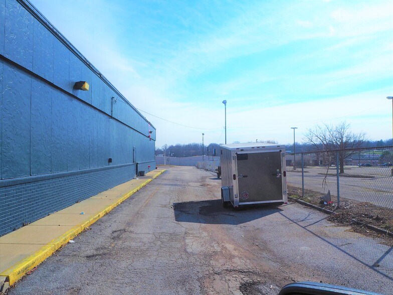 More Photos Of 2805 Target Dr, Saint Louis Restaurant For Sale