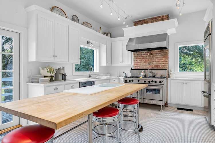 More Photos Of 1700 9th St S, Columbus Specialty For Sale