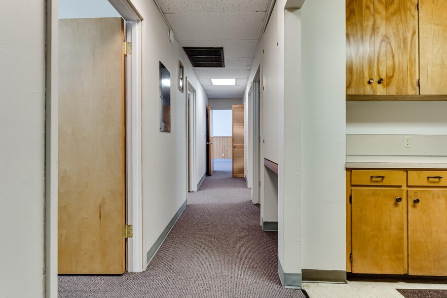 More Photos Of 545-575 Holly St, Junction City Storefront Retail Office For Lease