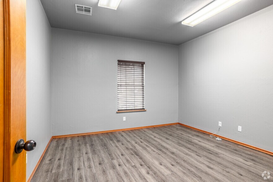 More Photos Of 2120 McKown Dr, Norman Office For Lease