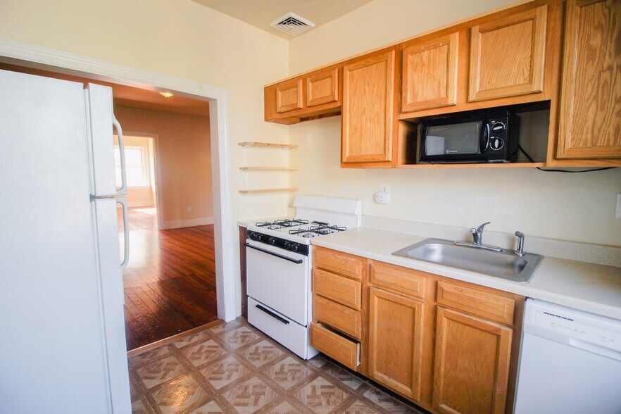 More Photos Of 525 N Charles St, Baltimore Apartments For Sale