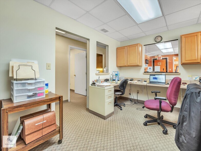 More Photos Of 25400-25430 Goddard Rd, Taylor Medical For Sale