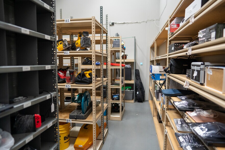 More Photos Of 1055 W Red Cliffs Dr, Washington Freestanding For Lease