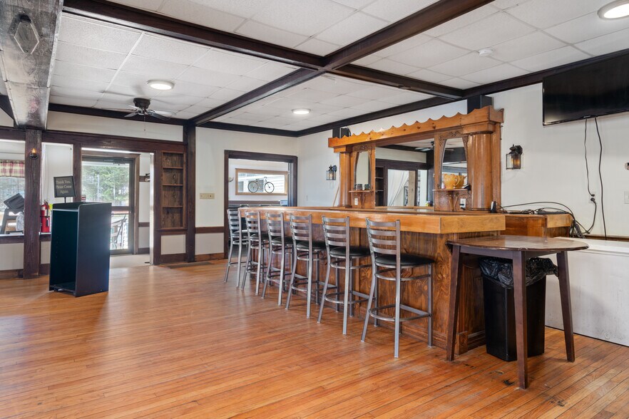 More Photos Of 13 Park Ave, Hadley Restaurant For Sale