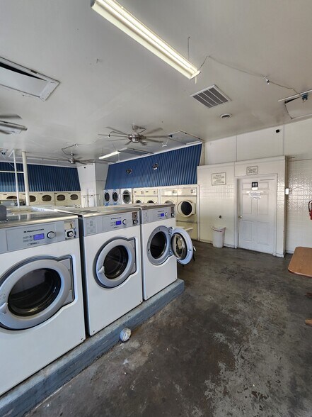 More Photos Of 1303 E Main St, Robinson Storefront Retail Office For Sale