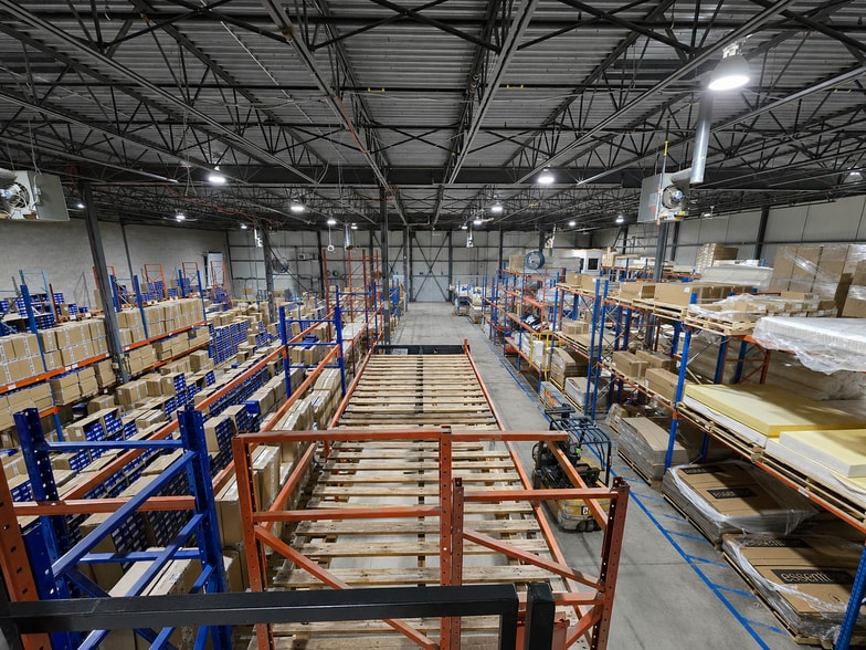 More Photos Of 2700-2760 Boul Daniel-Johnson, Laval Warehouse For Lease