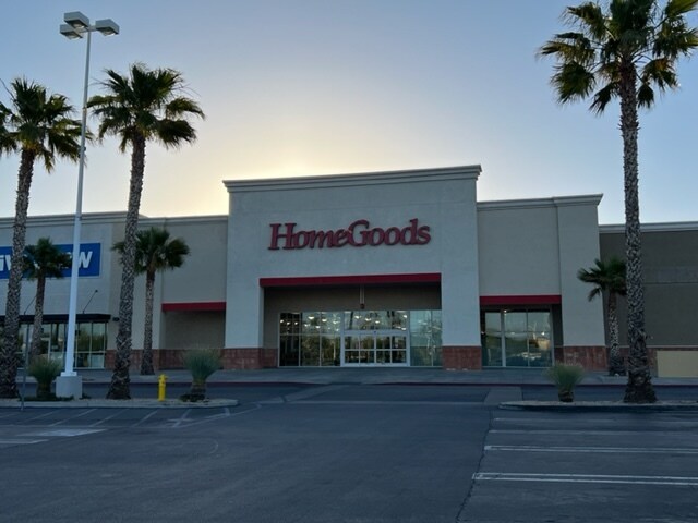 More Photos Of 39176-39532 10th St W, Palmdale Unknown For Lease