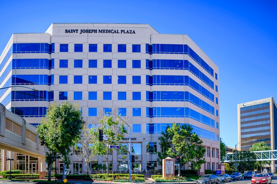 More Photos Of 1140 W La Veta Ave, Orange Medical For Lease