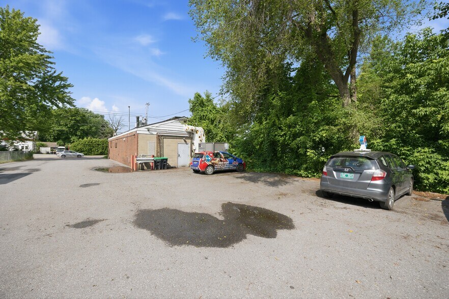 More Photos Of 1548 North Ave, Burlington General Retail For Sale