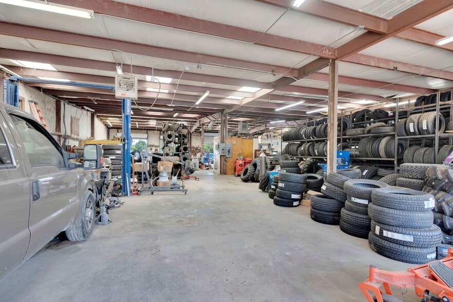 More Photos Of 475 W Commerce St, Fairfield Auto Salvage Facility For Sale