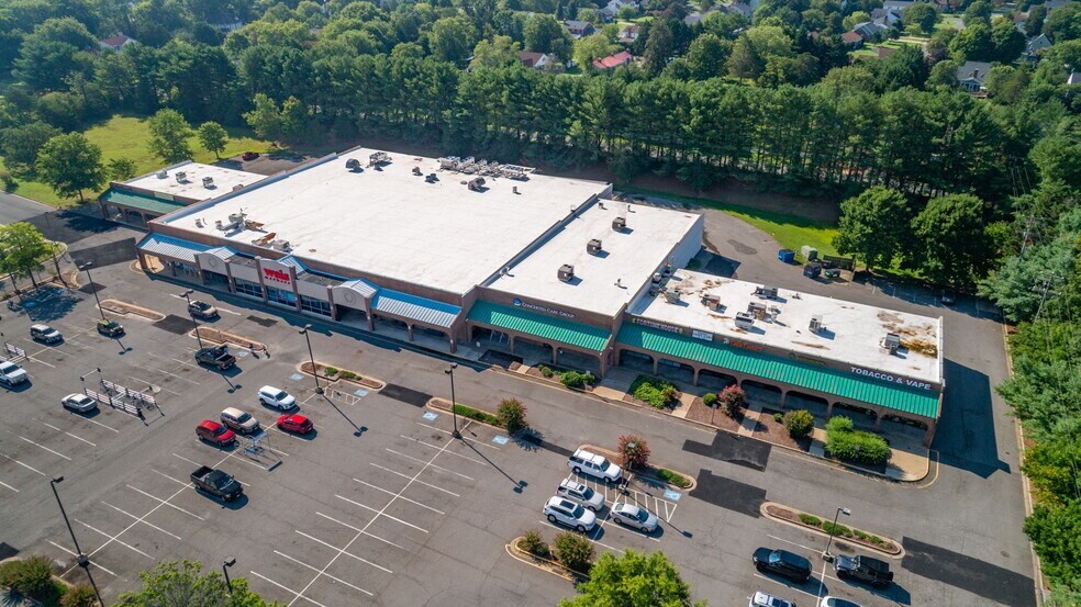More Photos Of 282 Deacon Rd, Fredericksburg Storefront For Lease