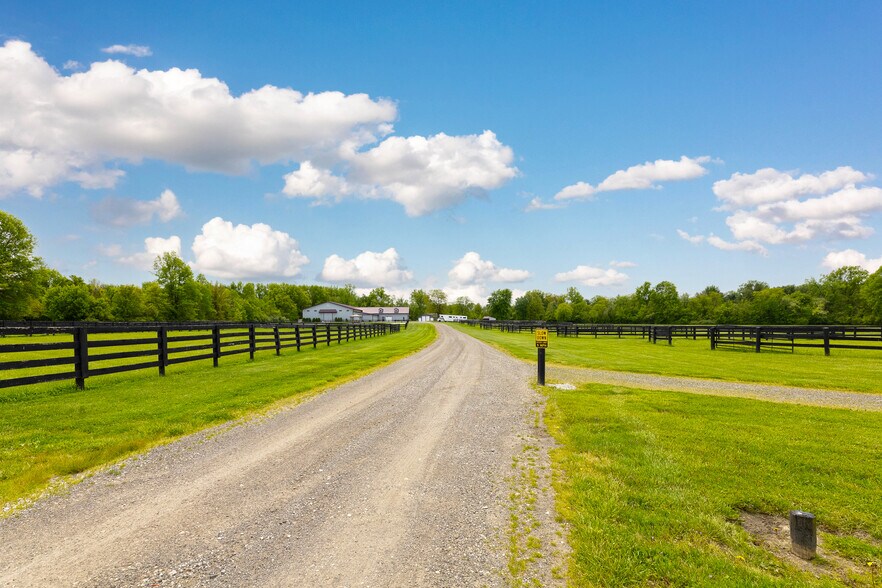 More Photos Of 9317 S Johnstown-Alexandria Rd, Johnstown Horse Stables For Sale