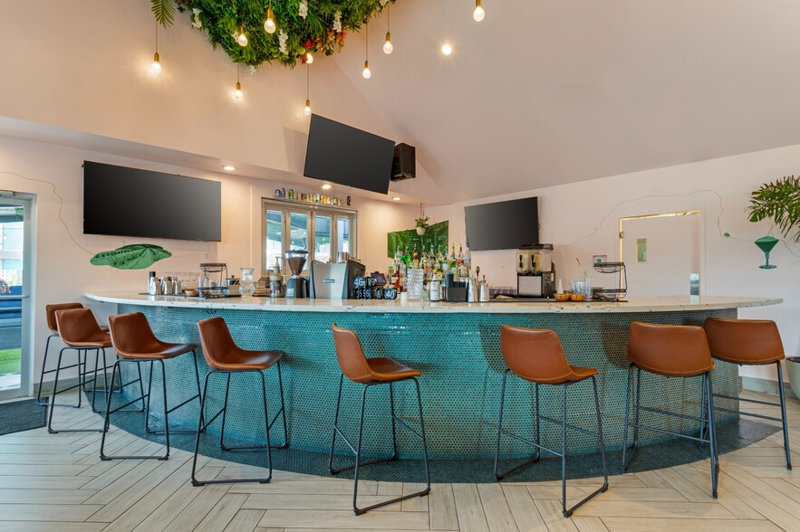 More Photos Of 100 W Cavalcade St, Houston Hotel For Lease