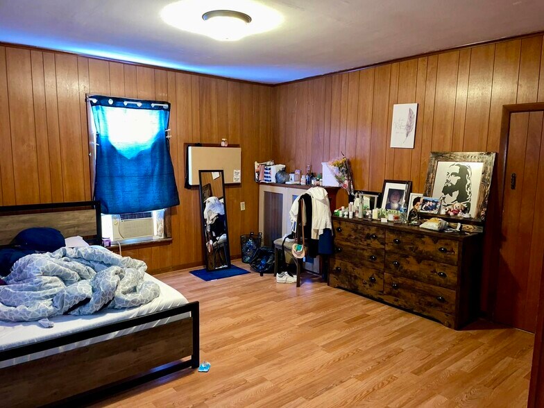 More Photos Of 212 N 4th St, Rockford Apartments For Sale
