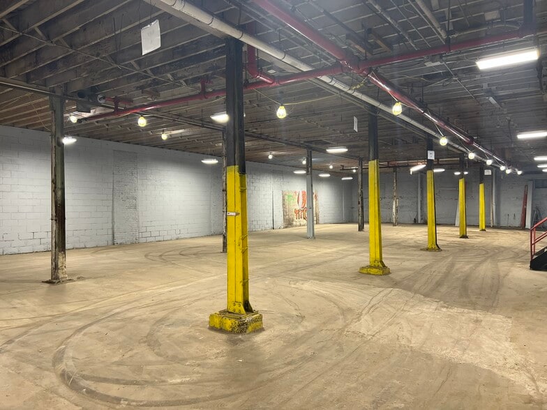 More Photos Of 3501 37th St, Mount Rainier Contractor Storage Yard For Lease