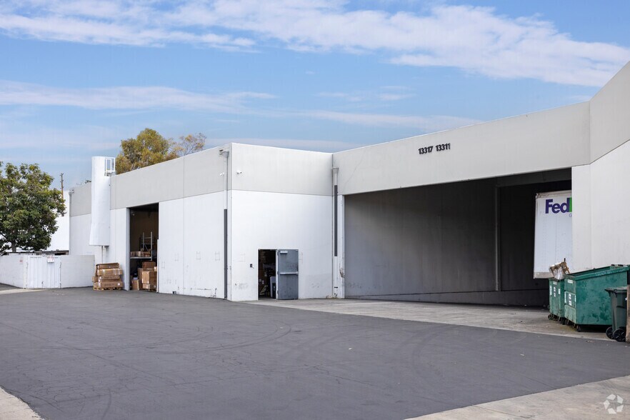 More Photos Of 13311-13317 166th St, Cerritos Manufacturing For Lease