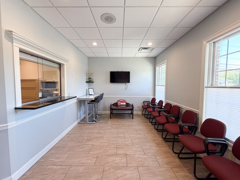 More Photos Of 200 Mountain Rd, Suffield Office For Lease