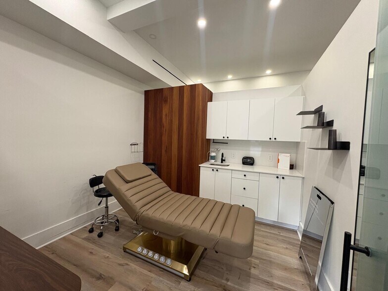 More Photos Of 2427 Biscayne Blvd, Miami Storefront Retail Office For Lease