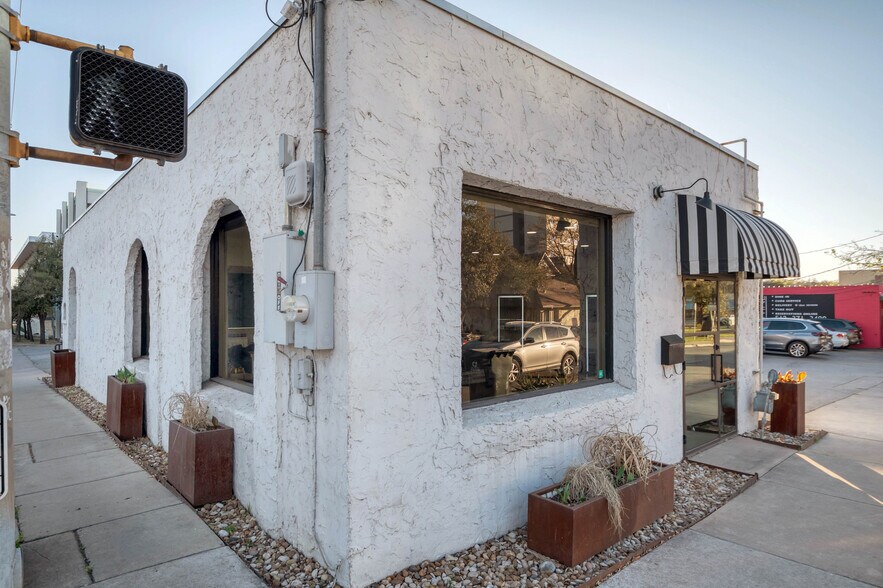 More Photos Of 1001 W 34th St, Austin Freestanding For Lease