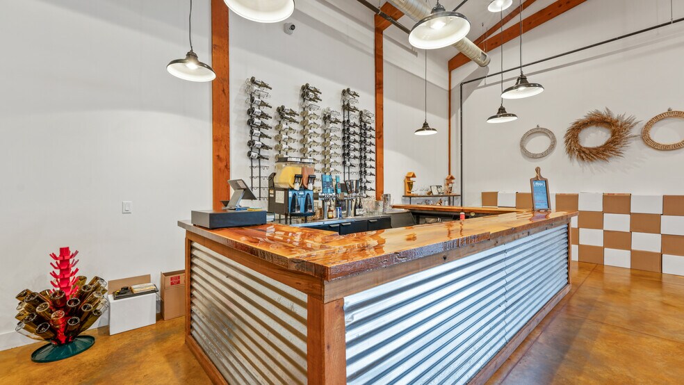 More Photos Of 100 Grand Vintners Lane, Lake Ozark Specialty For Sale