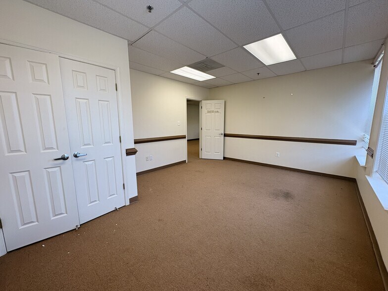 More Photos Of 601 7th St, Laurel Office For Sale