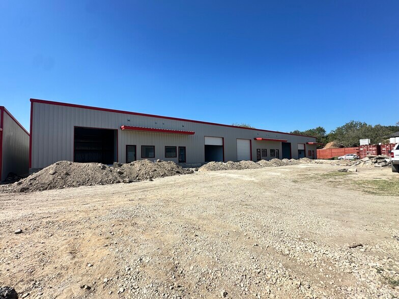 More Photos Of 13807 Bulverde Rd, San Antonio Flex For Sale