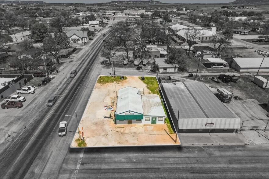 More Photos Of 542 Graham St, Tuscola General Retail For Sale