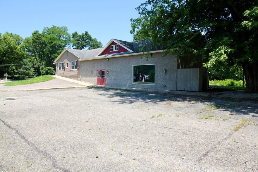 More Photos Of 1805 Columbus Rd, Granville Specialty For Sale