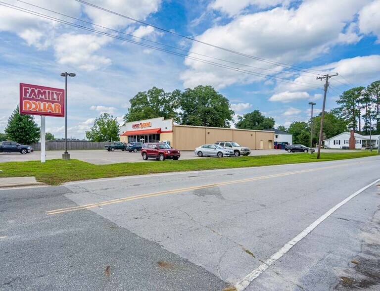 More Photos Of 404 W Main St, Beulaville Freestanding For Sale