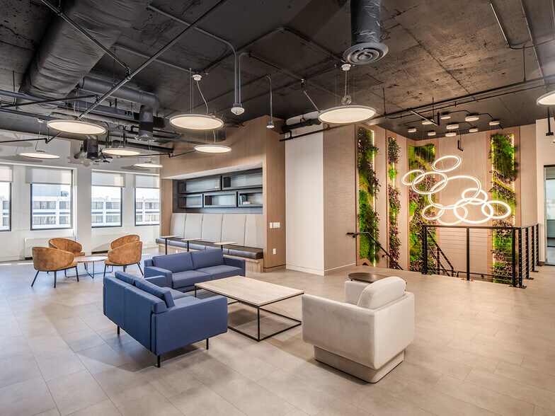 More Photos Of 2461 S Clark St, Arlington Office For Lease