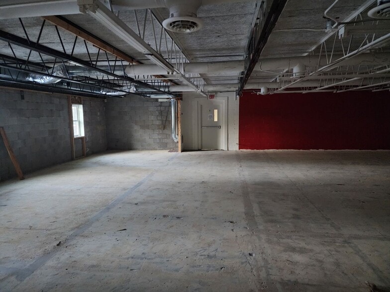 More Photos Of 3441 Brandon Ave, Roanoke Flex For Lease