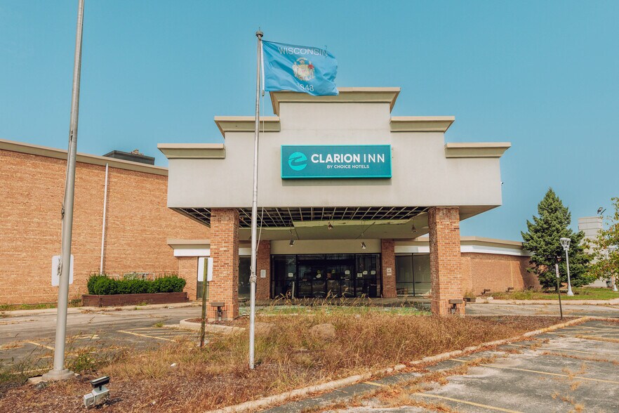 More Photos Of 6331 S 13th St, Milwaukee Hotel For Sale