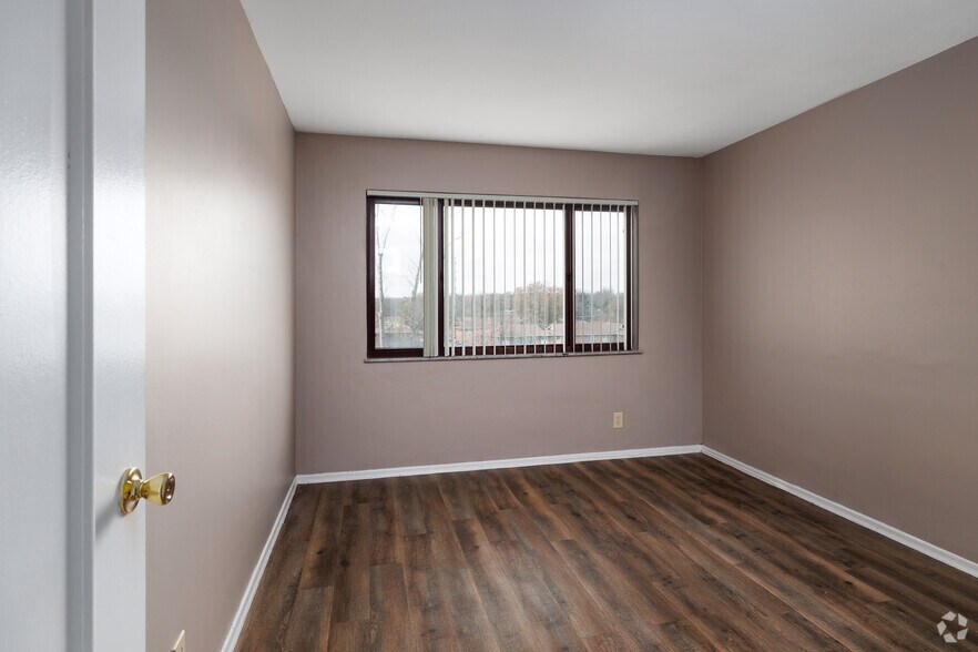 More Photos Of 1001 N McKnight Rd, Saint Louis Apartments For Sale