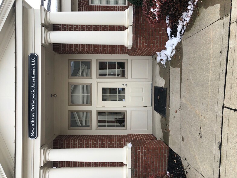 More Photos Of 5031 Forest Dr, New Albany Medical For Sale