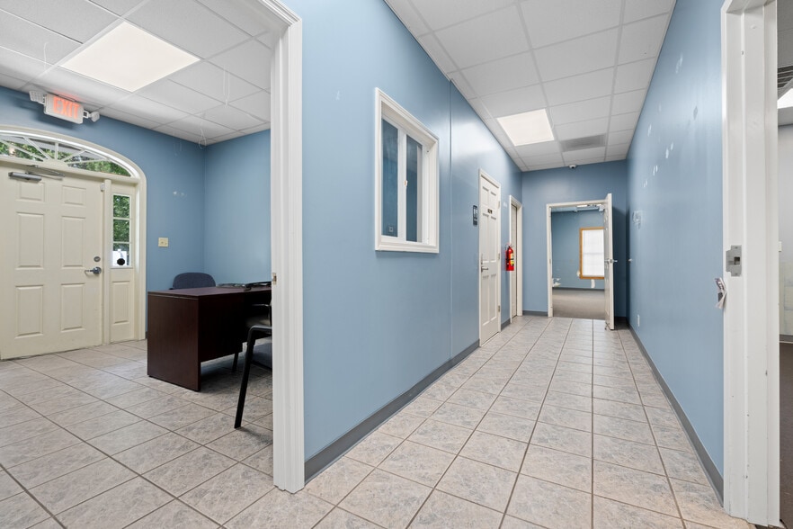 More Photos Of 1481 Dean Forest Rd, Savannah Medical For Lease